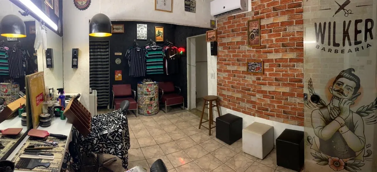 Detalhe do atendimento na cadeira da Wilker Barbearia